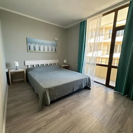 Апартаменты Complex Sands Солнечный берег