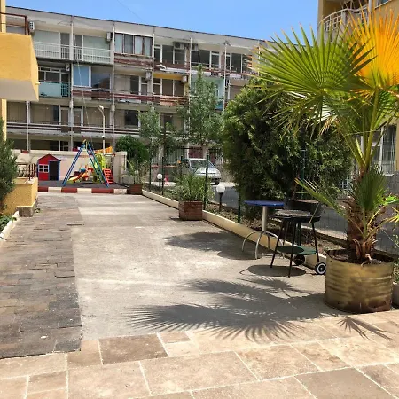 Apartment Complex Sands Slantschew brjag