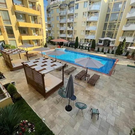 Complex Sands ساني بيتش