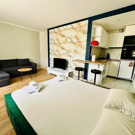 Complex Sands ساني بيتش