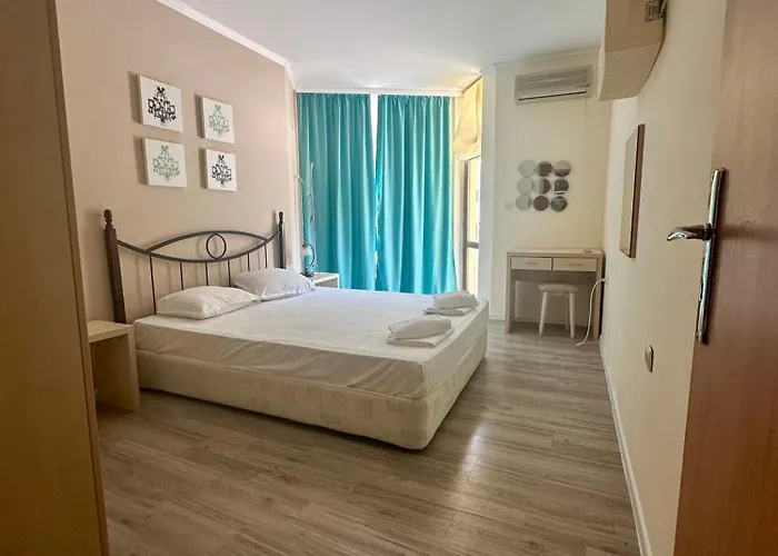 Complex Sands Holiday * Slantchev Briag